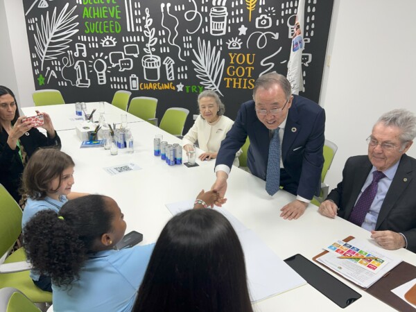 Co-chairs Ban Ki-moon and Heinz Fischer interacting with young GEMS students.